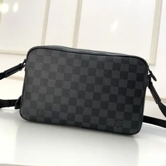 Aaa replica bags VUITTON MESSENGER LOUIS UTILITY BAG 0624